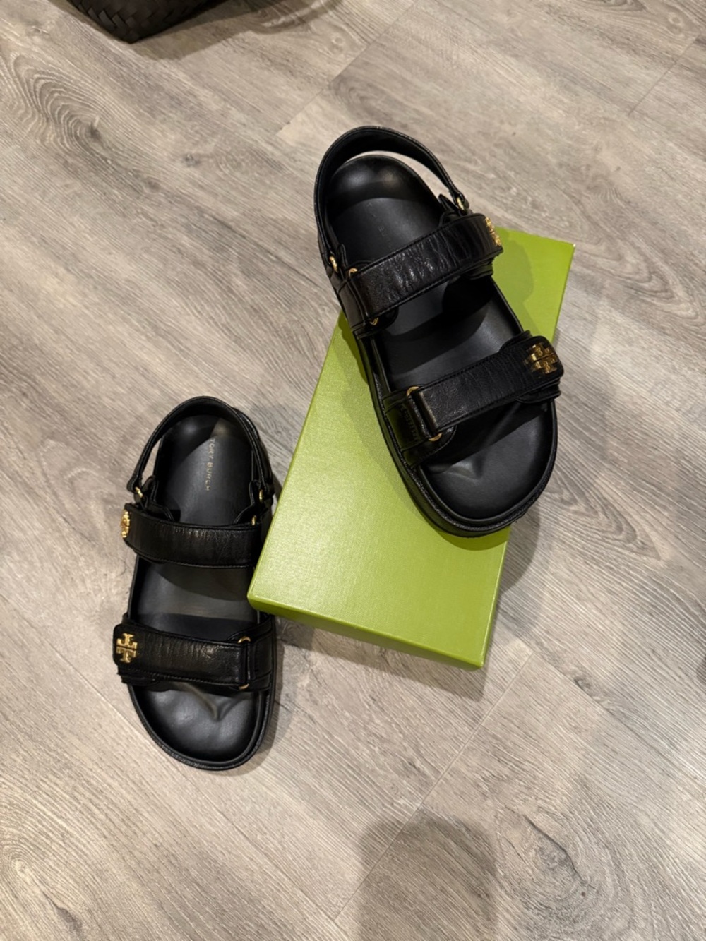 Tory Burch Black Leather Velcro women’s 

 Sandals with Gold Logo - Picture 6 of 7